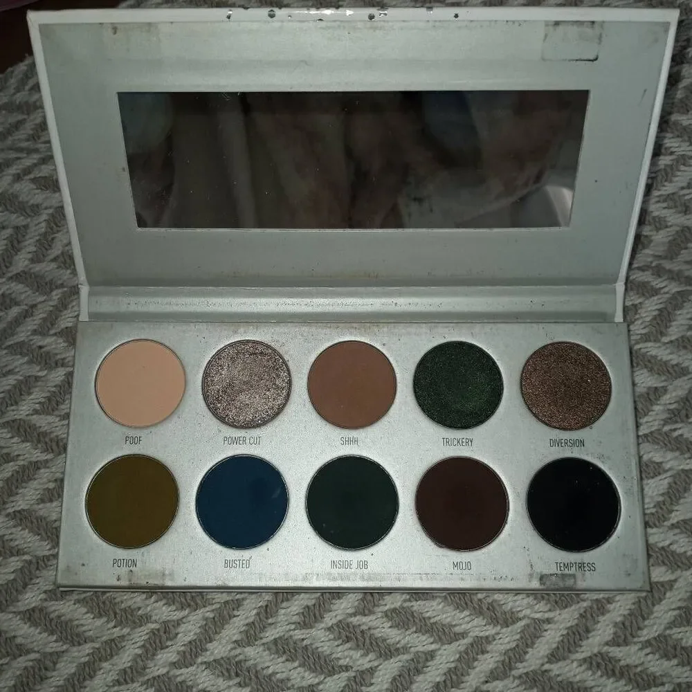 MORPHE X JACLYN HILL DARK MAGIC EYESHADOW PALETTE NEW CONDITION JUST SWATCHED SA
